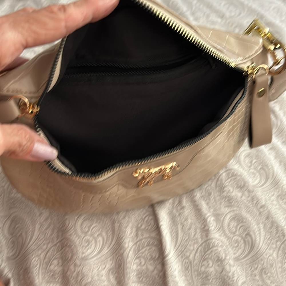 Crossbody or Bum bag - Picture 4 of 5